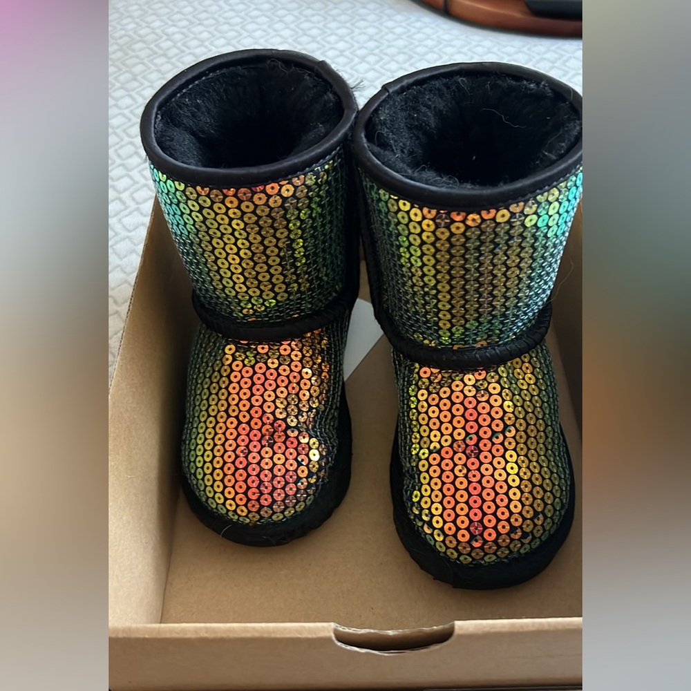 Toddler Girl Sequin Uggs Size 7